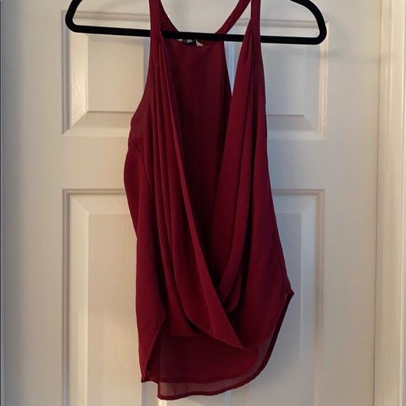Maroon tank - Picture 1 of 1